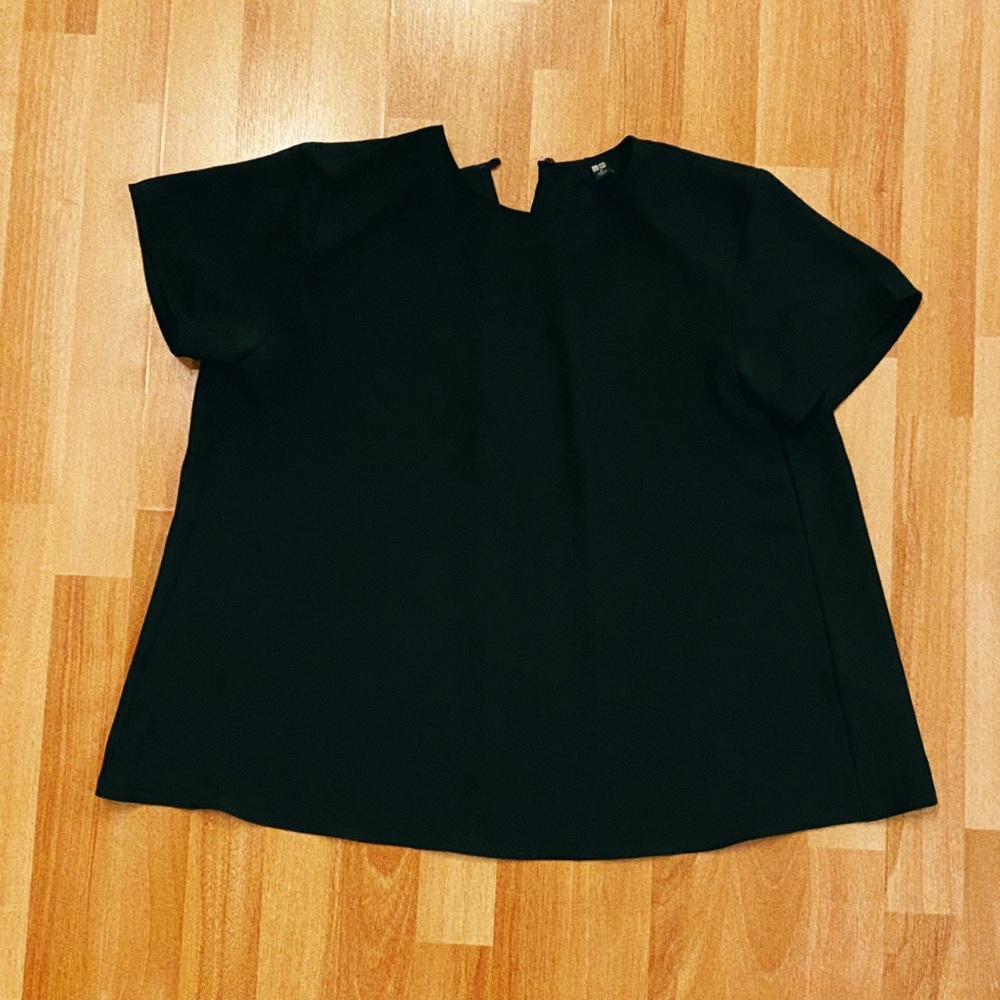 🔥MASSIVE CLEARANCE!💸 5 ITEMS/$40💗 Uniqlo Top